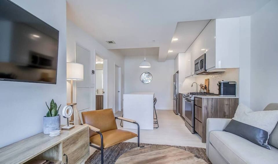 Suite 1 - Timeless & Contemporary 