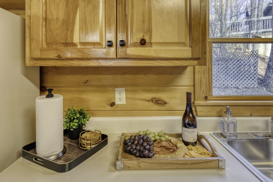 Kitchen Counter With Horderves - Nature's Peak Cabin - Ellijay, GA