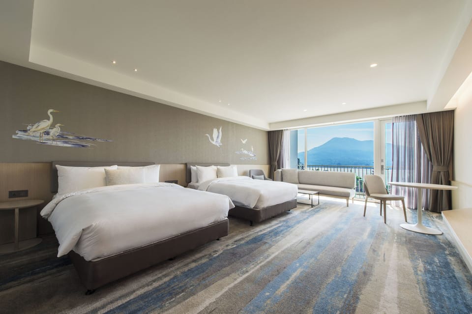 Premium bedding, down comforters, in-room safe, individually decorated