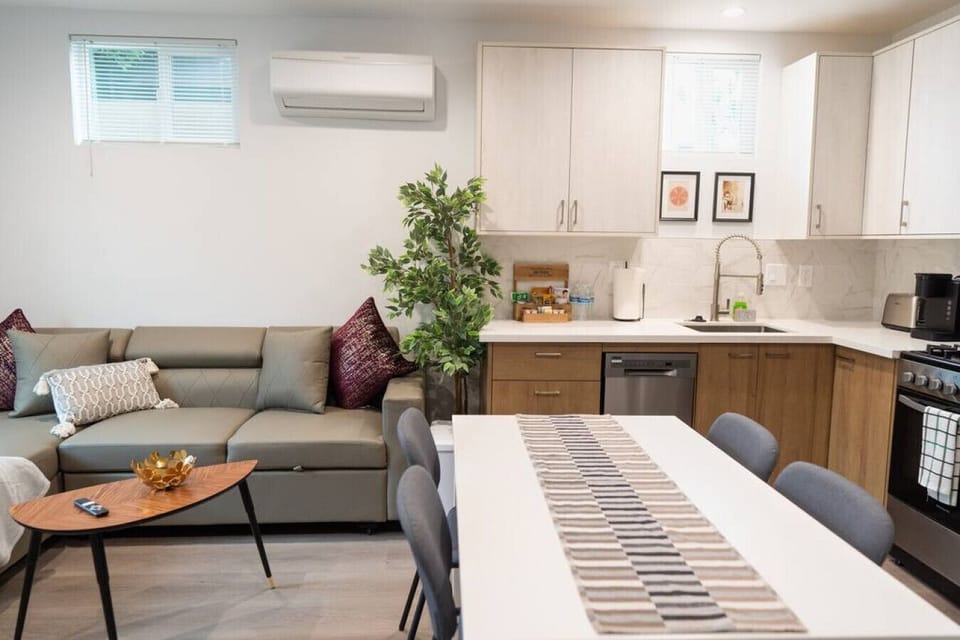 DINING AREA -- View 3D Virtual Tour of the Property Here: https://tinyurl.com/cmzax9cu