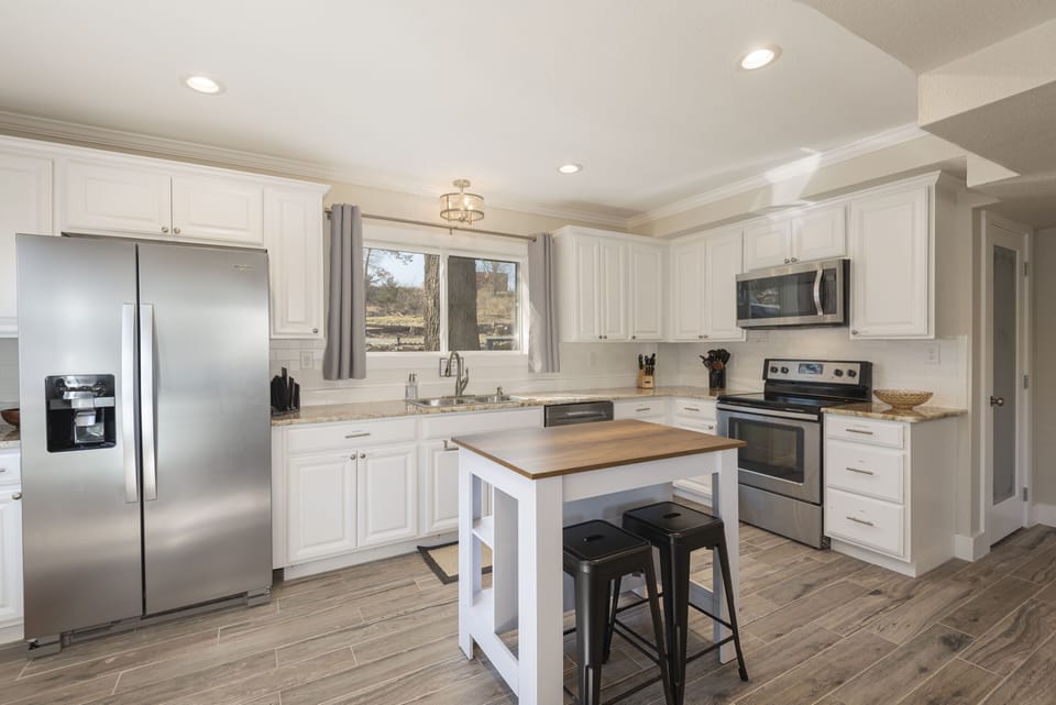 The fully stocked kitchen will make cooking a breeze.