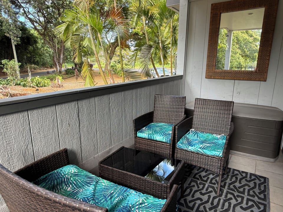 Lanai with garden and park view 
