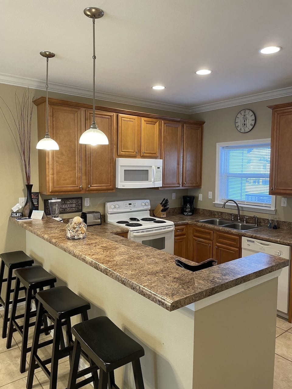 Full kitchen