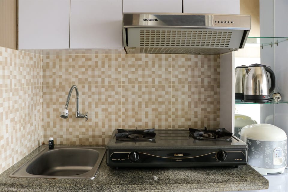 Room | Private kitchen | Fridge, stovetop, cookware/dishes/utensils