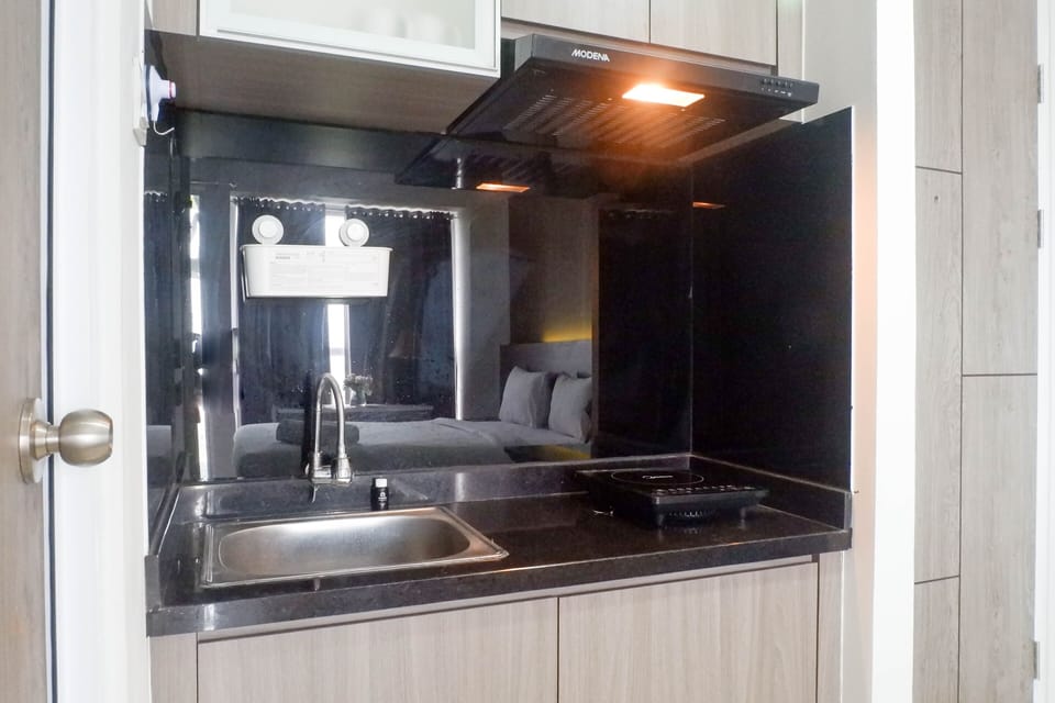 Room | Private kitchen | Fridge, stovetop, cookware/dishes/utensils