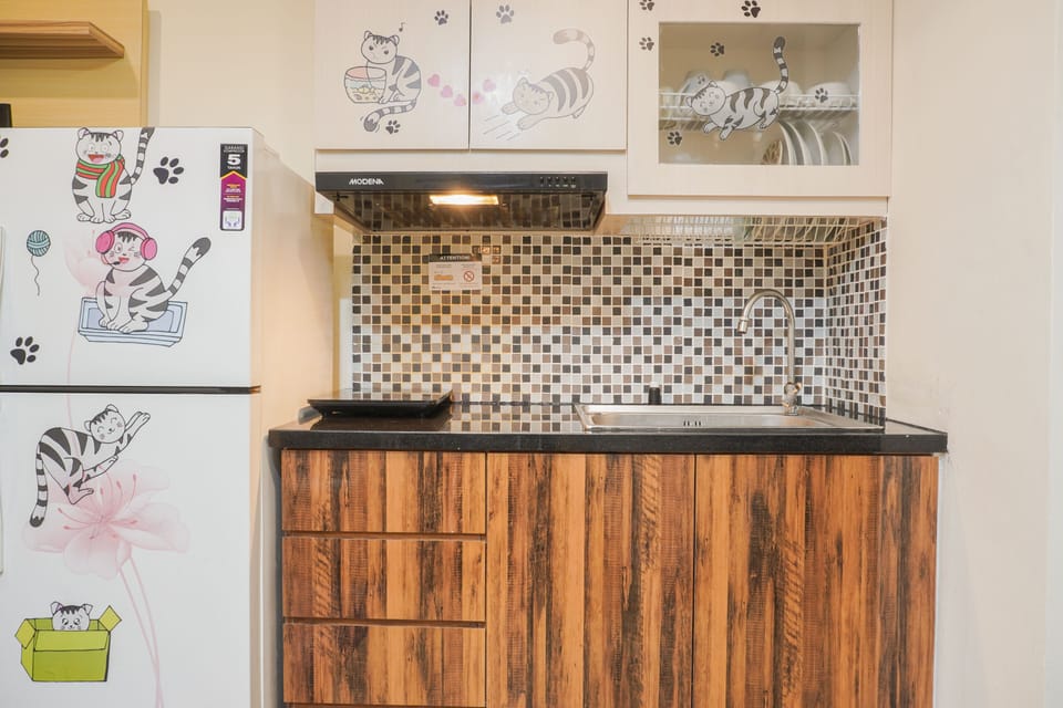 Room | Private kitchen | Fridge, stovetop, cookware/dishes/utensils