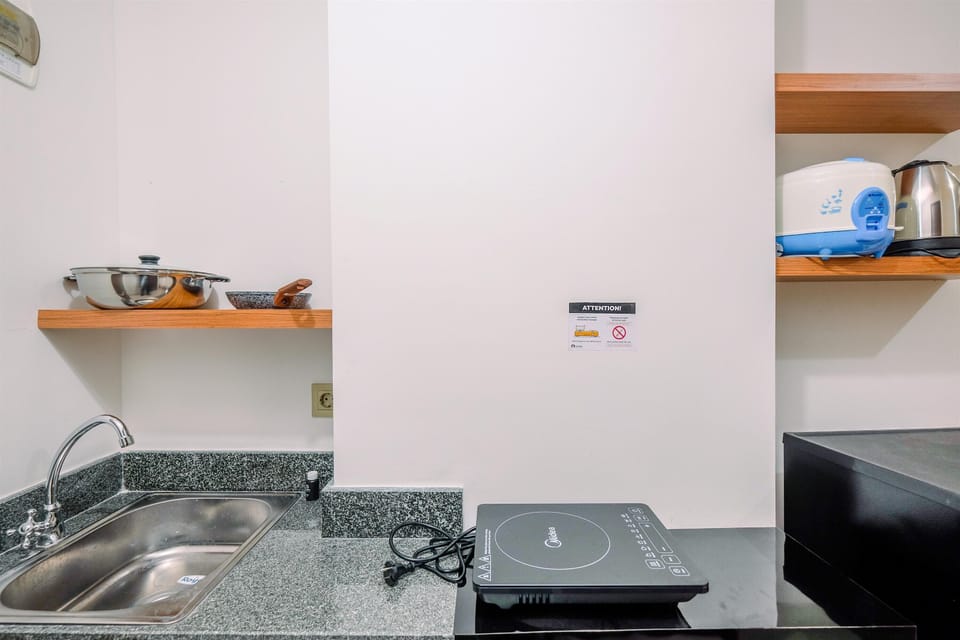 Room | Private kitchen | Fridge, stovetop, electric kettle, cookware/dishes/utensils