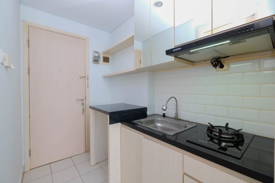 Room | Private kitchen | Fridge, stovetop, cookware/dishes/utensils