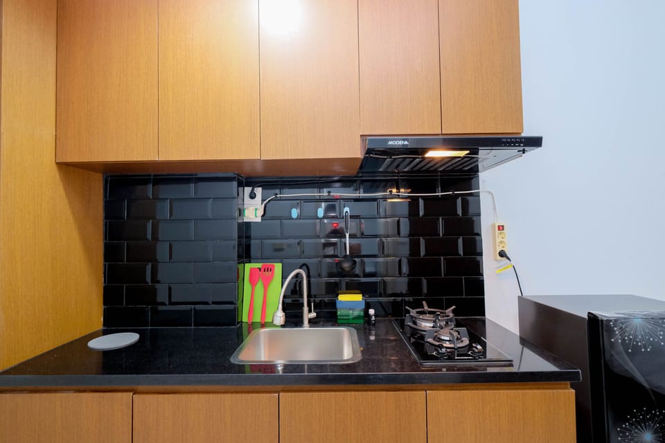 Room | Private kitchen | Fridge, stovetop, cookware/dishes/utensils