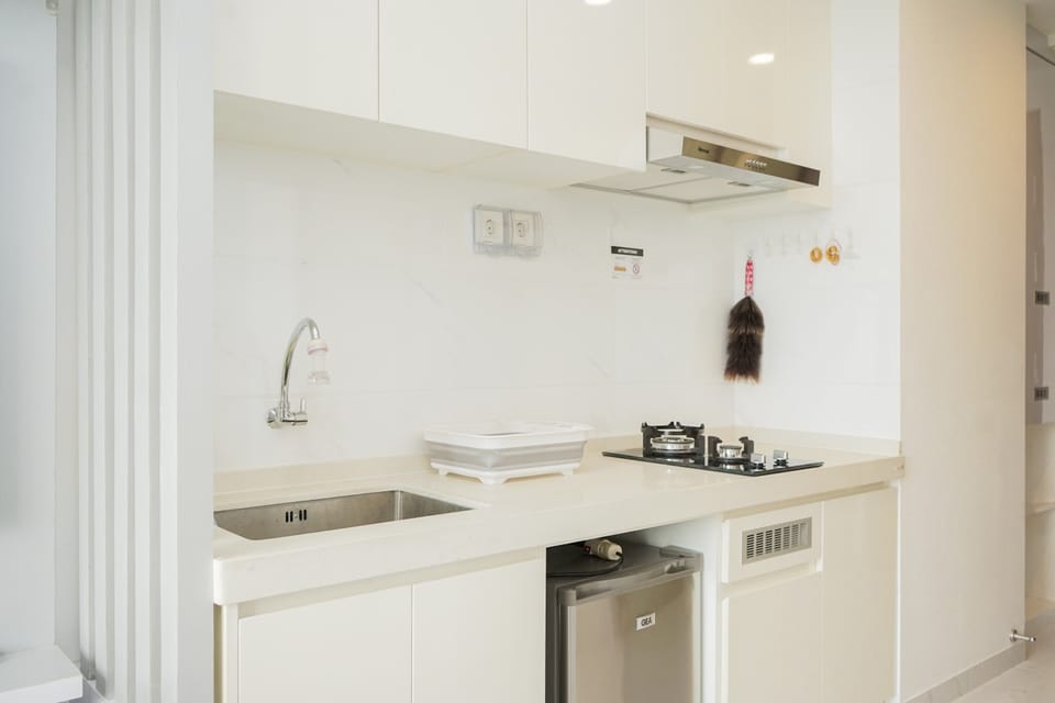 Room | Private kitchen | Fridge, stovetop, cookware/dishes/utensils