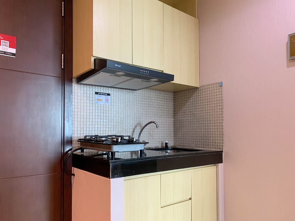 Room | Private kitchen | Fridge, stovetop, cookware/dishes/utensils