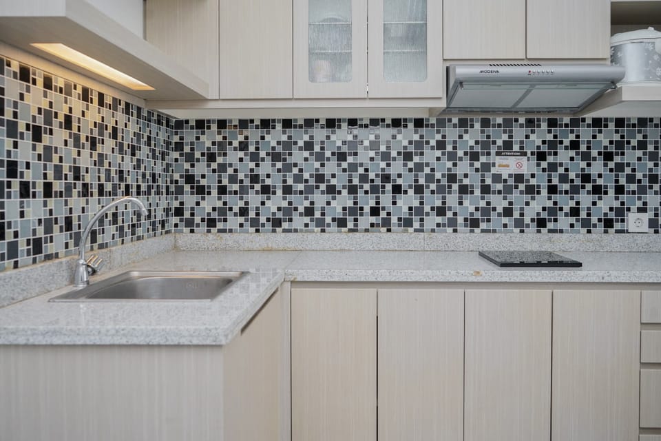Room | Private kitchen | Fridge, stovetop, cookware/dishes/utensils, dining tables