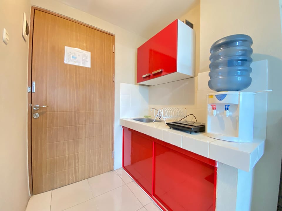Room | Private kitchen | Fridge, stovetop, cookware/dishes/utensils