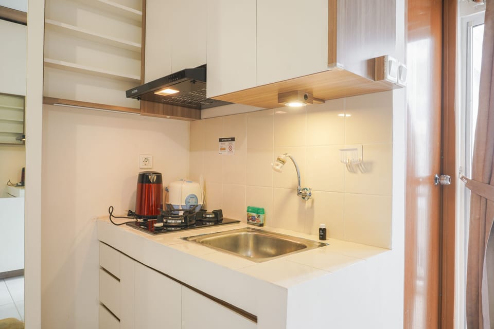 Room | Private kitchen | Fridge, stovetop, cookware/dishes/utensils