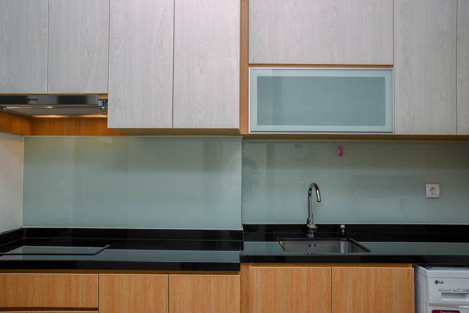 Room | Private kitchen | Fridge, microwave, stovetop, cookware/dishes/utensils