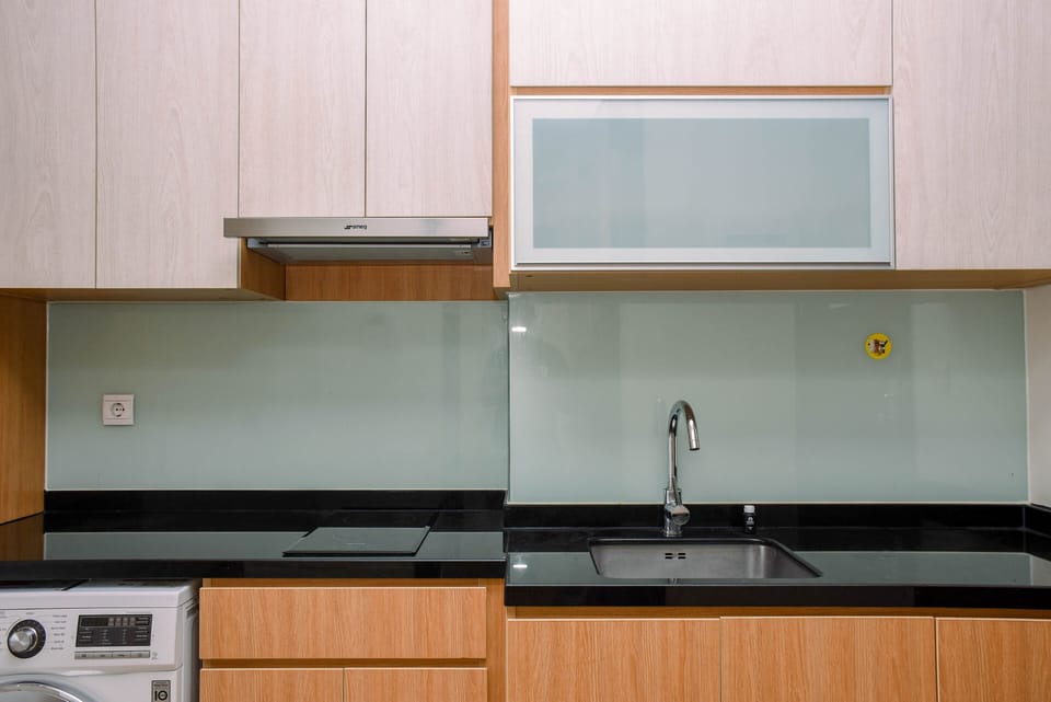 Room | Private kitchen | Fridge, microwave, stovetop, cookware/dishes/utensils