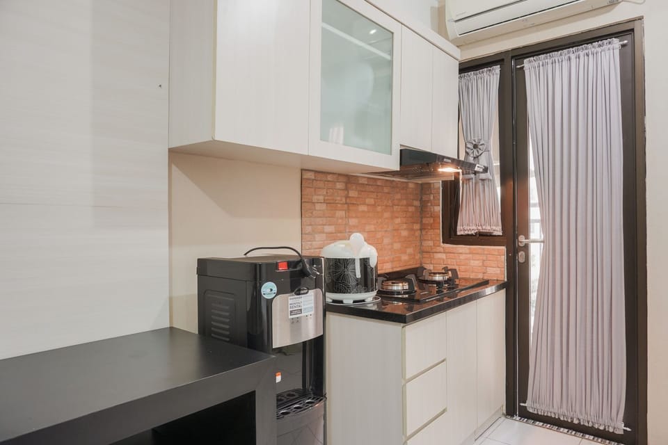 Room | Private kitchen | Fridge, stovetop, cookware/dishes/utensils