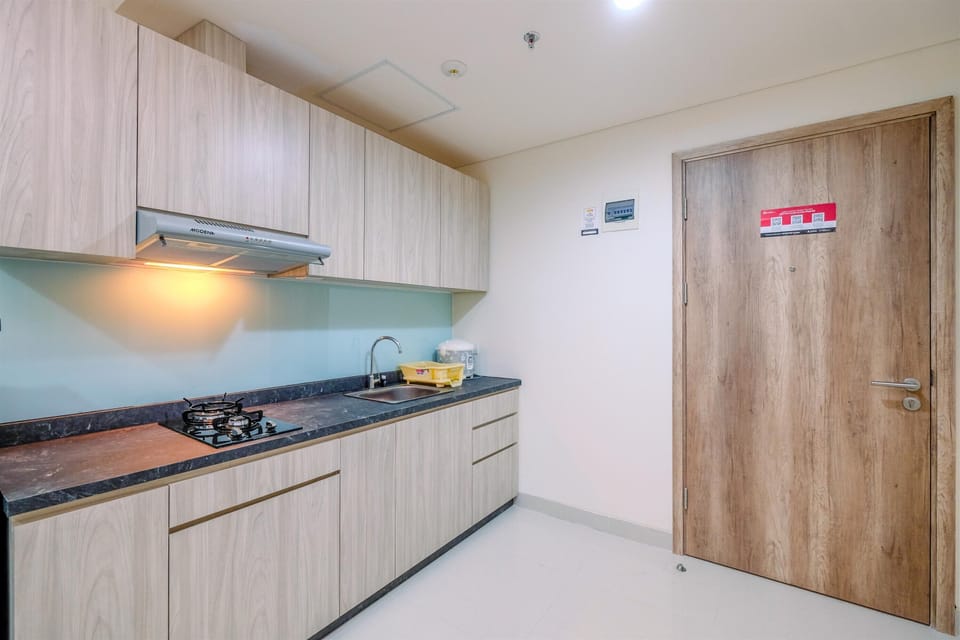 Room | Private kitchen | Fridge, stovetop, cookware/dishes/utensils