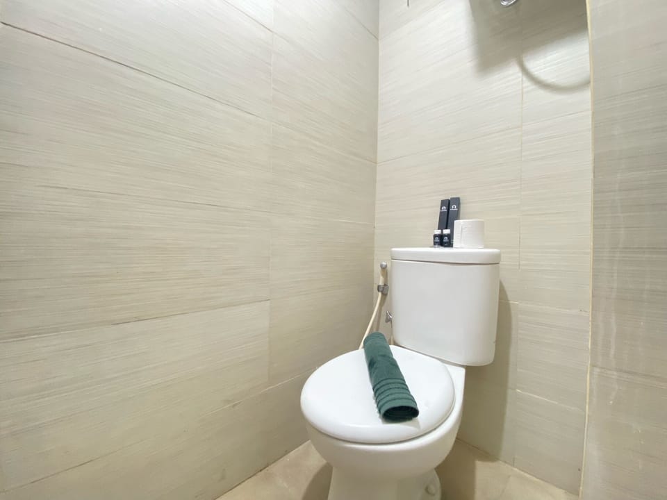 Room | Bathroom | Shower, free toiletries, towels