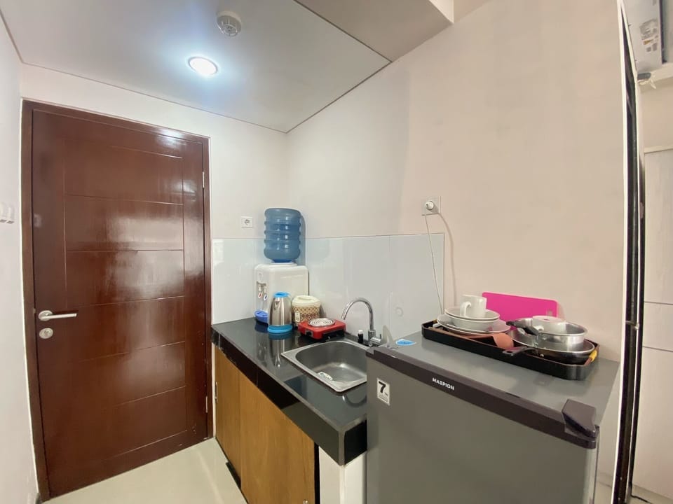 Room | Private kitchen | Fridge, stovetop, cookware/dishes/utensils