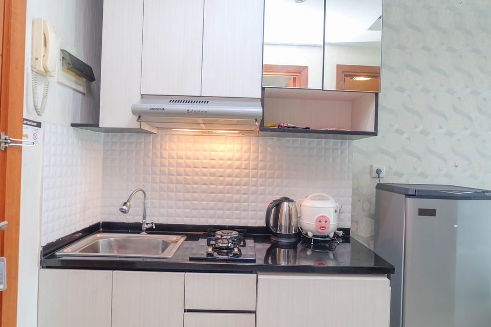 Room | Private kitchen | Fridge, microwave, stovetop, cookware/dishes/utensils