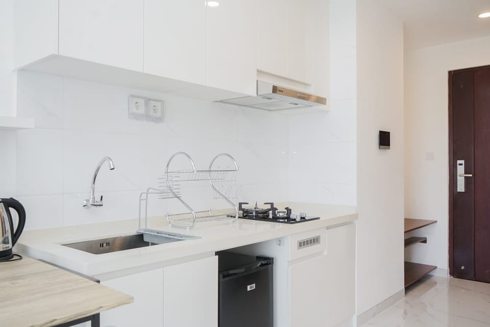 Room | Private kitchen | Fridge, stovetop, cookware/dishes/utensils
