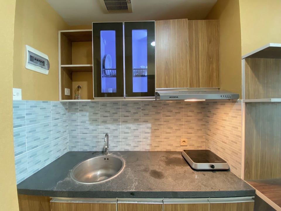 Room | Private kitchen | Fridge, stovetop, cookware/dishes/utensils