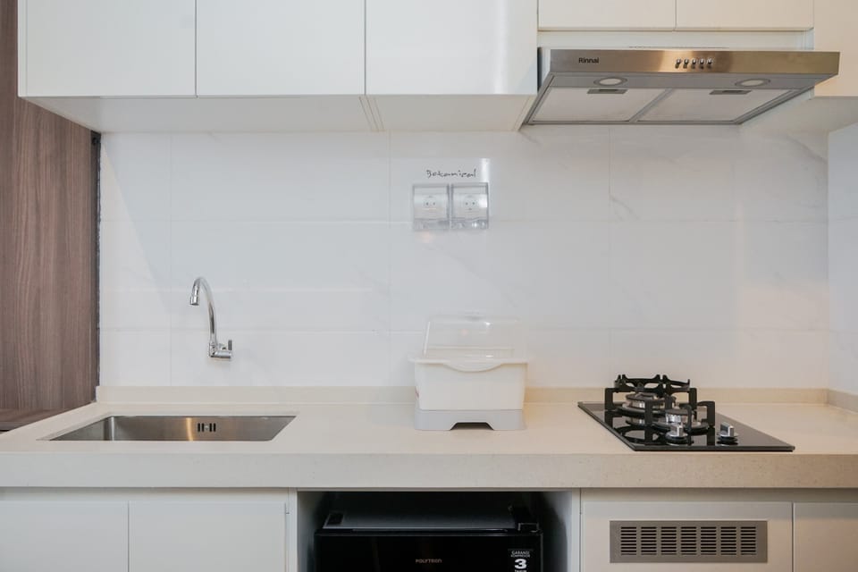 Room | Private kitchen | Fridge, stovetop, cookware/dishes/utensils