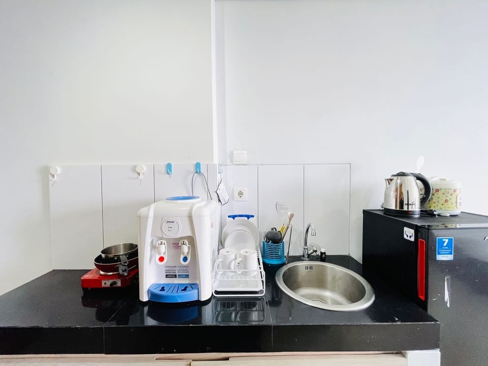 Room | Private kitchen | Fridge, stovetop, cookware/dishes/utensils