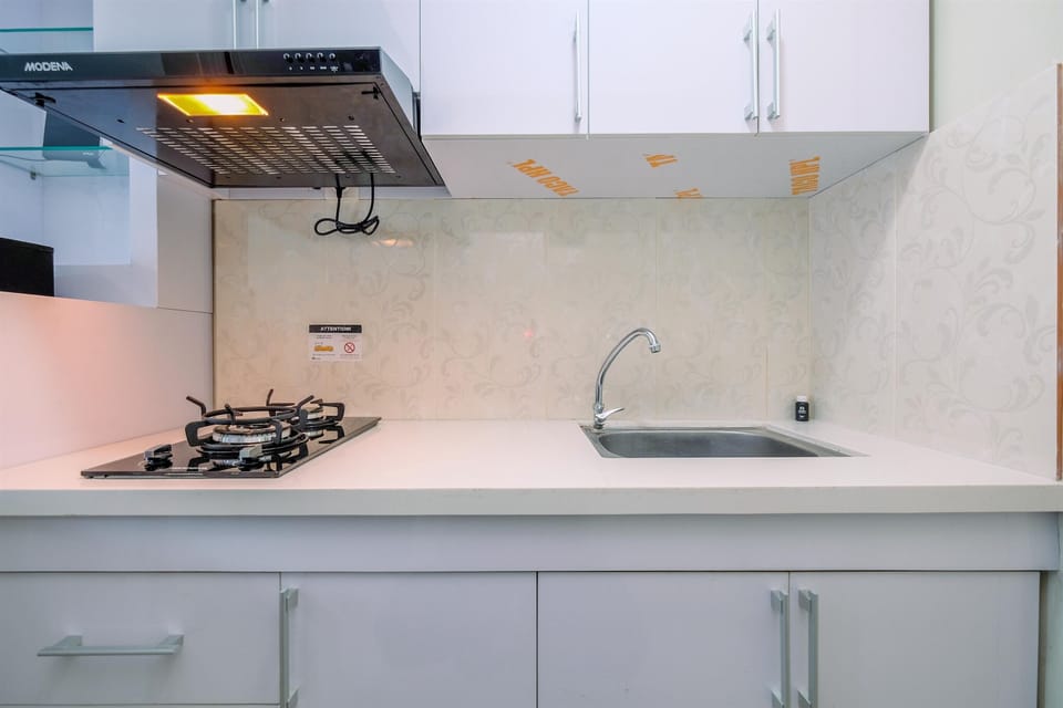 Room | Private kitchen | Fridge, stovetop, cookware/dishes/utensils