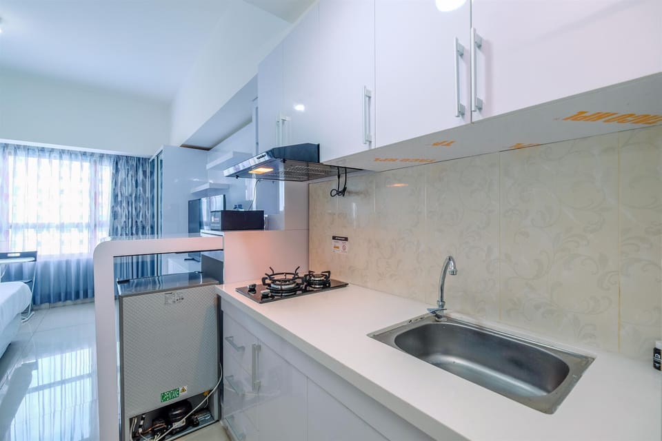 Room | Private kitchen | Fridge, stovetop, cookware/dishes/utensils