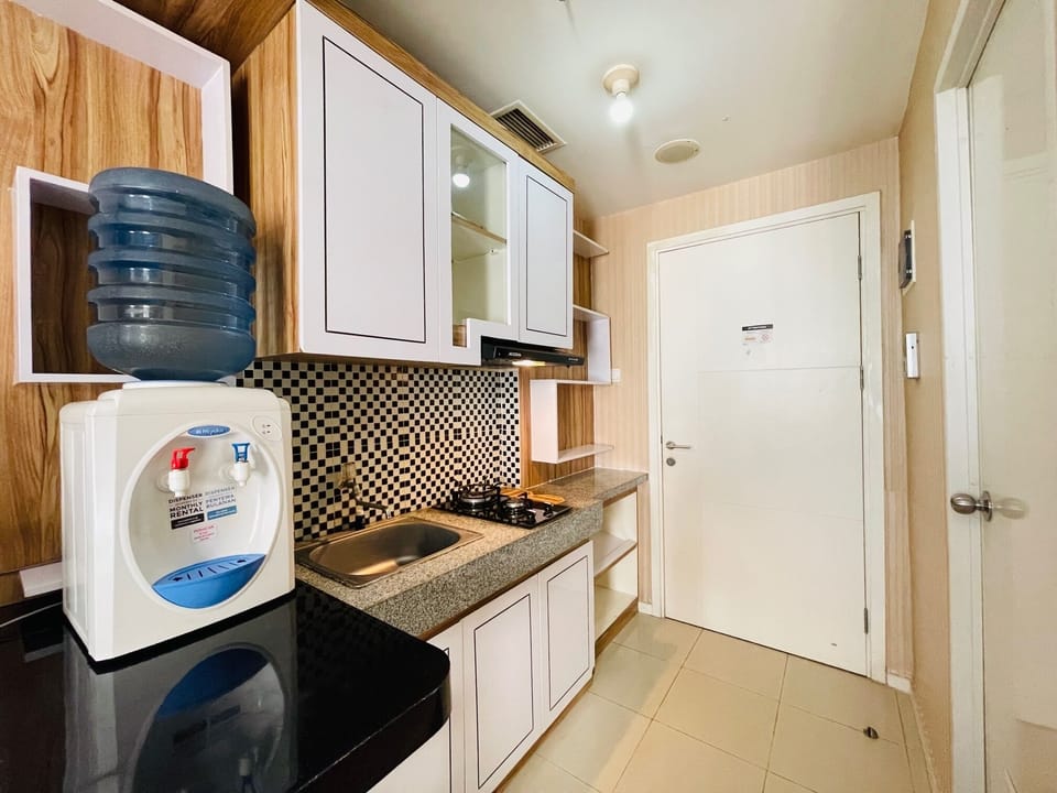 Room | Private kitchen | Fridge, stovetop, cookware/dishes/utensils
