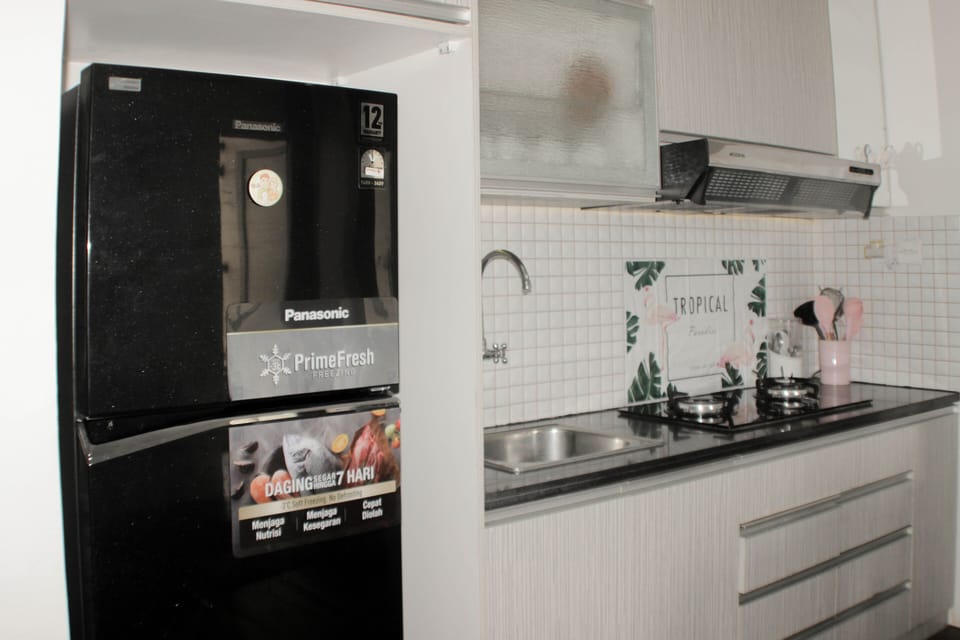 Room | Private kitchen | Fridge, stovetop, cookware/dishes/utensils