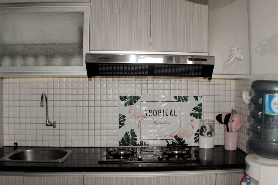 Room | Private kitchen | Fridge, stovetop, cookware/dishes/utensils