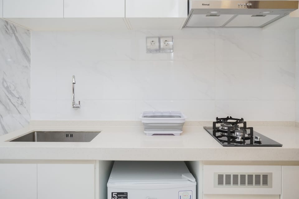 Room | Private kitchen | Fridge, stovetop, cookware/dishes/utensils