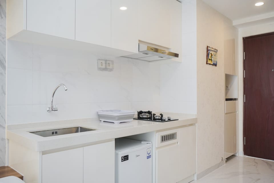 Room | Private kitchen | Fridge, stovetop, cookware/dishes/utensils