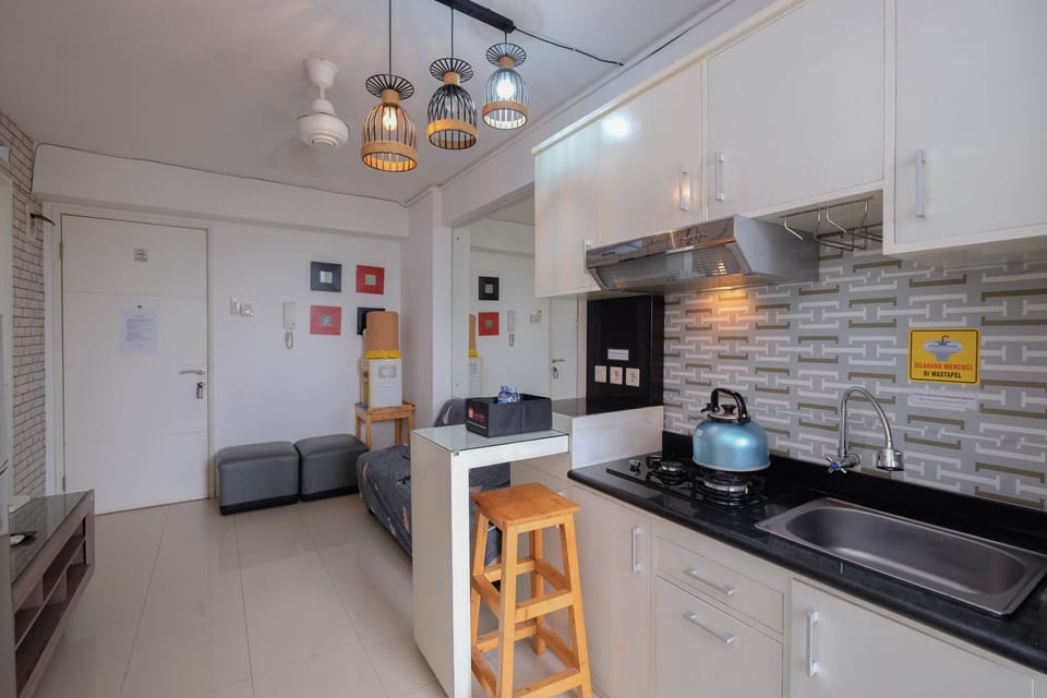 Room | Private kitchen | Fridge, stovetop, cookware/dishes/utensils