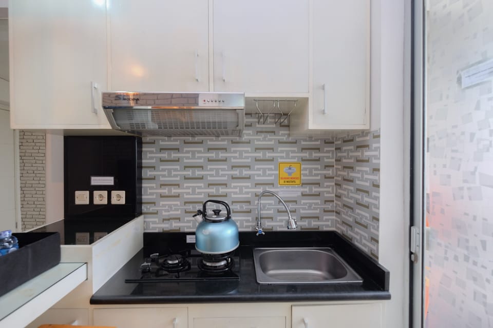 Room | Private kitchen | Fridge, stovetop, cookware/dishes/utensils
