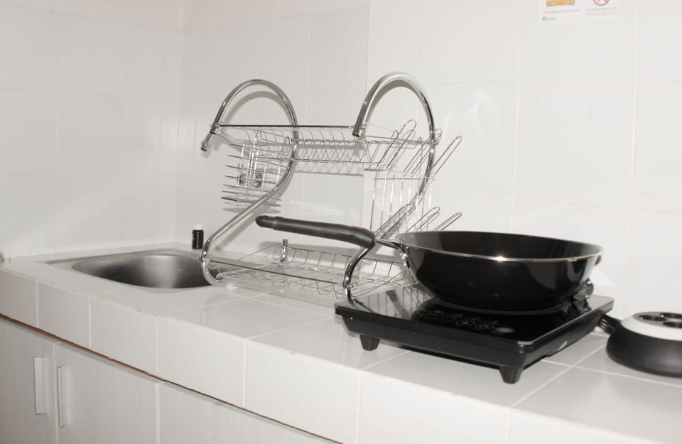 Room | Private kitchen | Fridge, stovetop, cookware/dishes/utensils