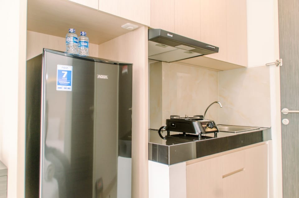 Room | Private kitchen | Fridge, stovetop, cookware/dishes/utensils