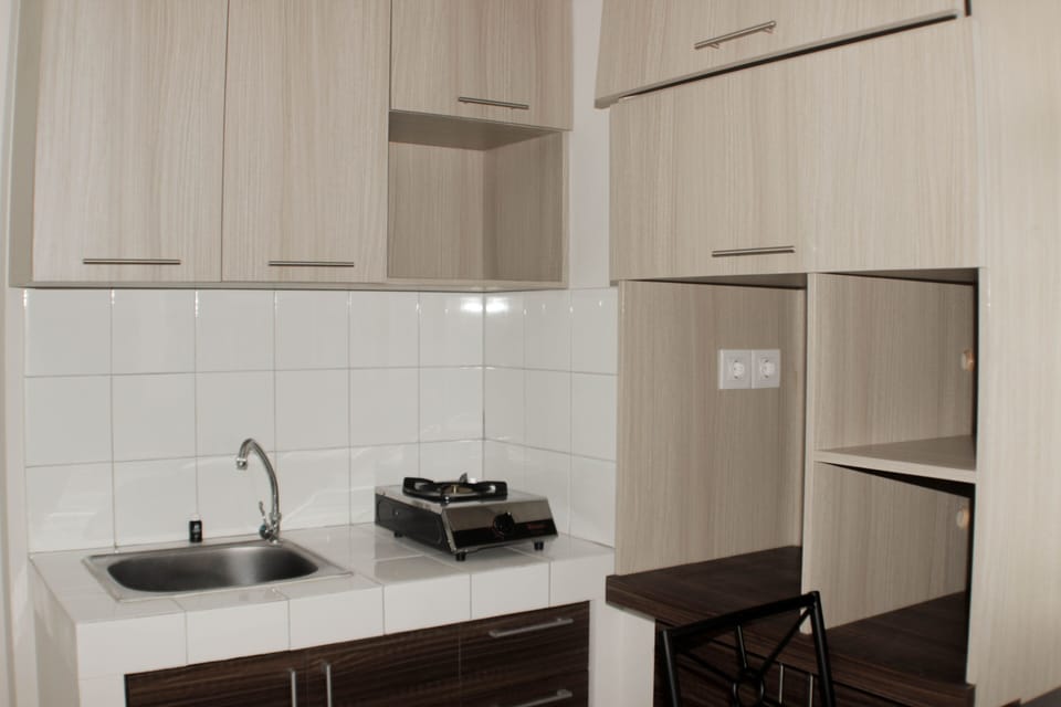 Room | Private kitchen | Fridge, stovetop, cookware/dishes/utensils