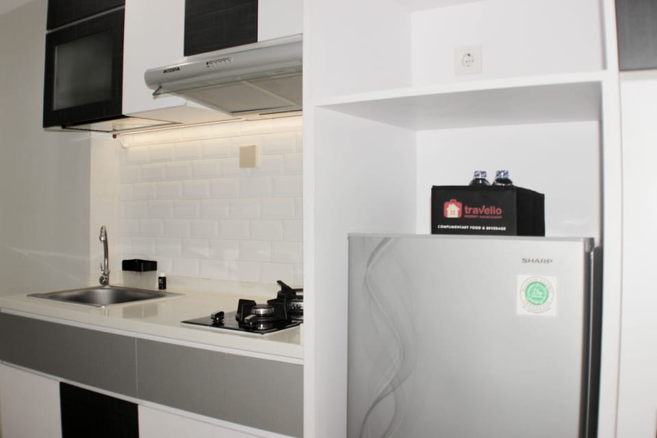 Room | Private kitchen | Fridge, stovetop, cookware/dishes/utensils
