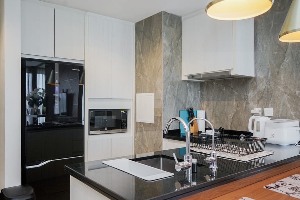Room | Private kitchen | Fridge, stovetop, cookware/dishes/utensils