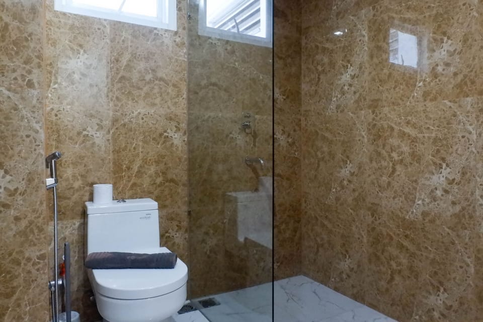 3Br Luxurious And Elegant Apartment At Grand Sungkono Lagoon Apartment in Surabaya