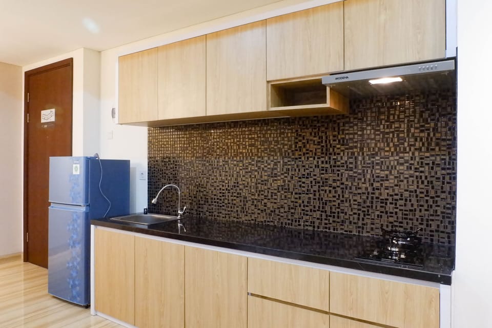 Room | Private kitchen | Fridge, stovetop, cookware/dishes/utensils, dining tables