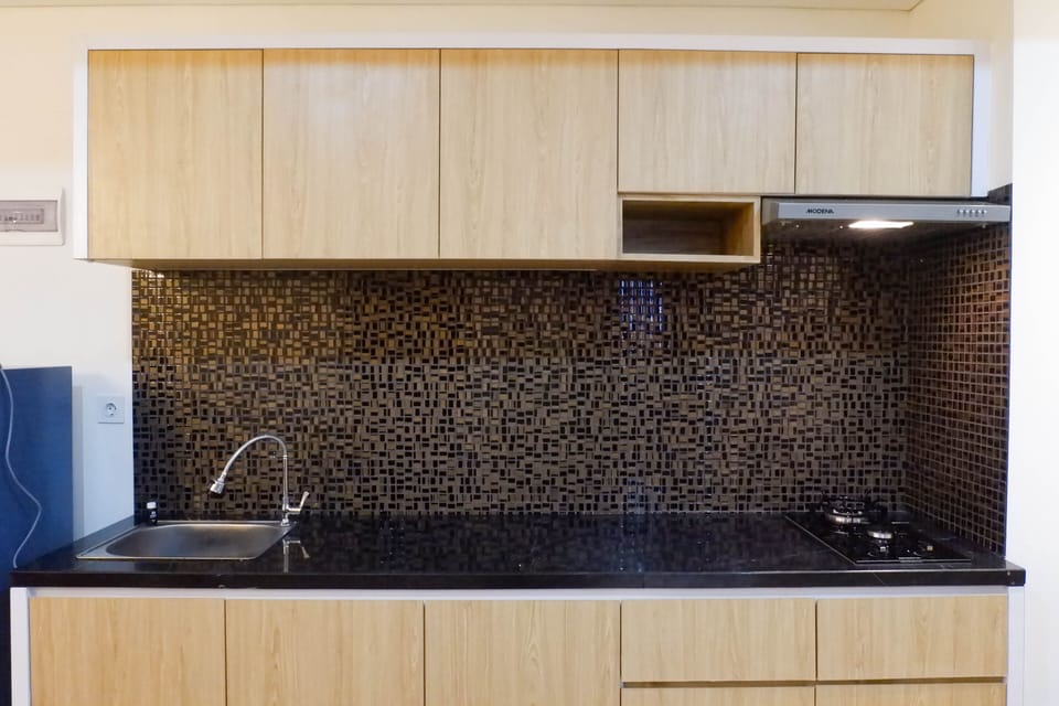 Room | Private kitchen | Fridge, stovetop, cookware/dishes/utensils, dining tables