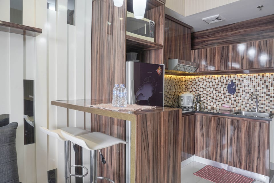 Room | Private kitchen | Fridge, microwave, stovetop, cookware/dishes/utensils