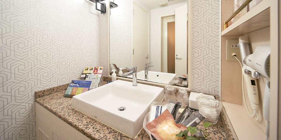 Standard Double Room | Bathroom | Electronic bidet, towels
