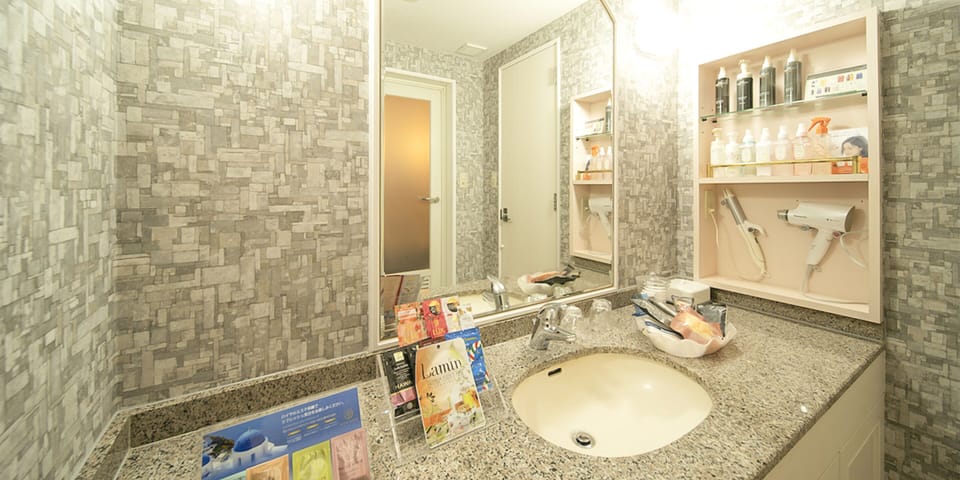 Standard Double Room | Bathroom | Electronic bidet, towels
