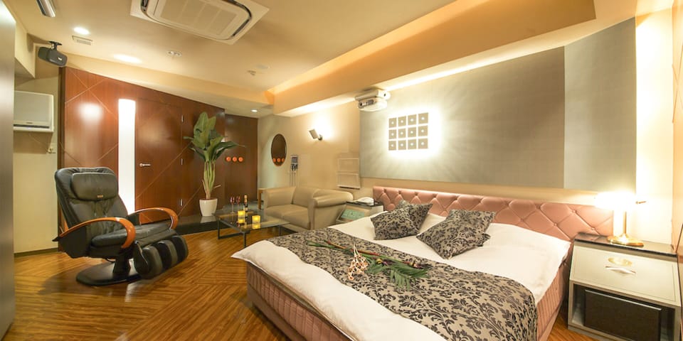 Standard Double Room | Desk, soundproofing, WiFi (free), individually decorated